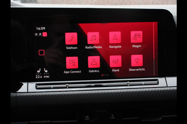 Volkswagen Golf 1.5 eTSI R-Line | Climate Control | Apple carplay/ Andriod Auto | Achteruitrij camera | Parkeersensoren | Sfeerverlichting | Lichtmetalen velgen | Led lampen