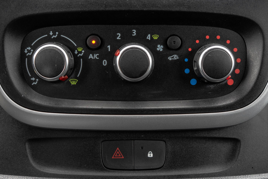 Renault Trafic L2H1 | 146 PK | LED | Automaat | Camera | Cruise | Navi | Trekhaak