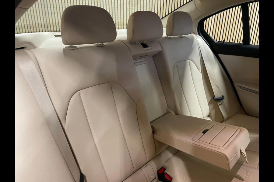 BMW 3-serie 330e High Executive|184 PK|VOLLEDER|DIGITAL COCKPIT|APPLE CARPLAY/ANDROID|CAMERA|NAVIGATIE|LMV|PDC|