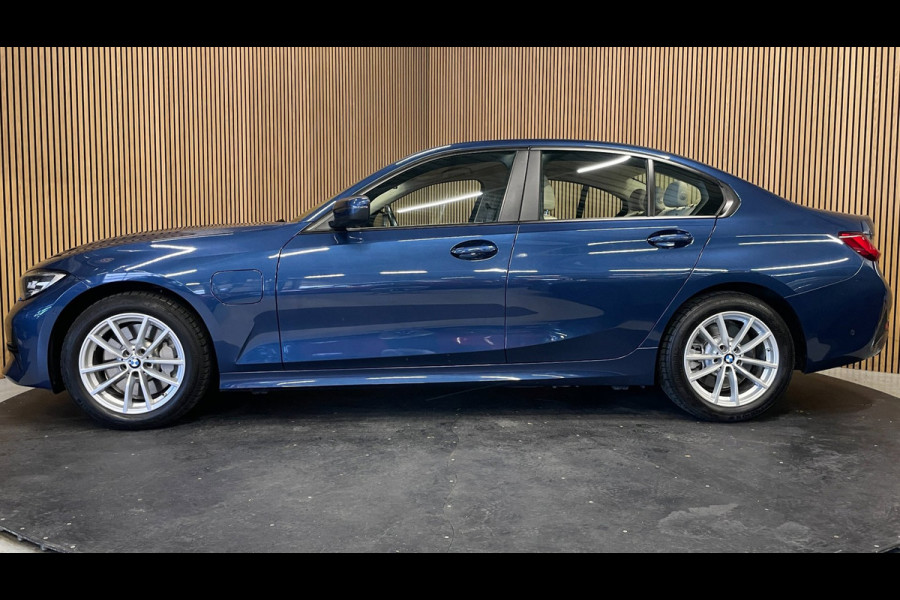 BMW 3-serie 330e High Executive|184 PK|VOLLEDER|DIGITAL COCKPIT|APPLE CARPLAY/ANDROID|CAMERA|NAVIGATIE|LMV|PDC|