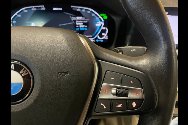 BMW 3-serie 330e High Executive|184 PK|VOLLEDER|DIGITAL COCKPIT|APPLE CARPLAY/ANDROID|CAMERA|NAVIGATIE|LMV|PDC|
