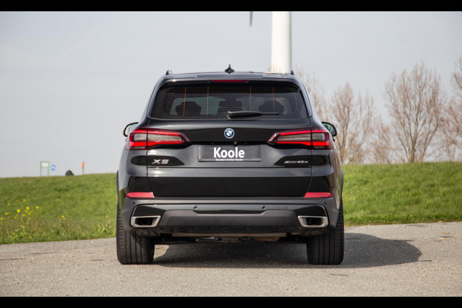 BMW X5 xDrive45e CARPLAY / CAMERA / DEALER ONDERHOUDEN /  LEER / STOELVERWARMING / BLACK ON BLACK