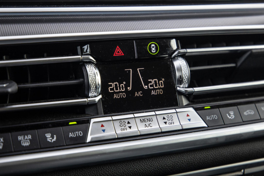 BMW X5 xDrive45e CARPLAY / CAMERA / DEALER ONDERHOUDEN /  LEER / STOELVERWARMING / BLACK ON BLACK