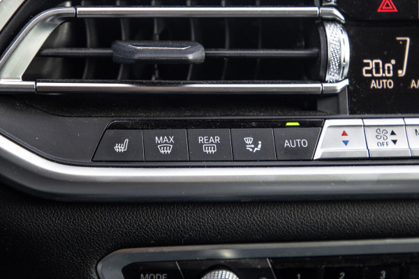 BMW X5 xDrive45e CARPLAY / CAMERA / DEALER ONDERHOUDEN /  LEER / STOELVERWARMING / BLACK ON BLACK