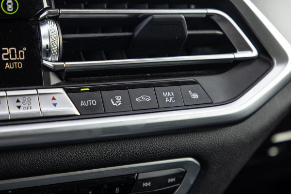 BMW X5 xDrive45e CARPLAY / CAMERA / DEALER ONDERHOUDEN /  LEER / STOELVERWARMING / BLACK ON BLACK