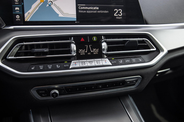 BMW X5 xDrive45e CARPLAY / CAMERA / DEALER ONDERHOUDEN /  LEER / STOELVERWARMING / BLACK ON BLACK