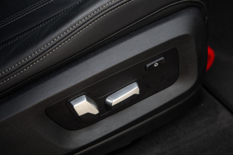 BMW X5 xDrive45e CARPLAY / CAMERA / DEALER ONDERHOUDEN /  LEER / STOELVERWARMING / BLACK ON BLACK