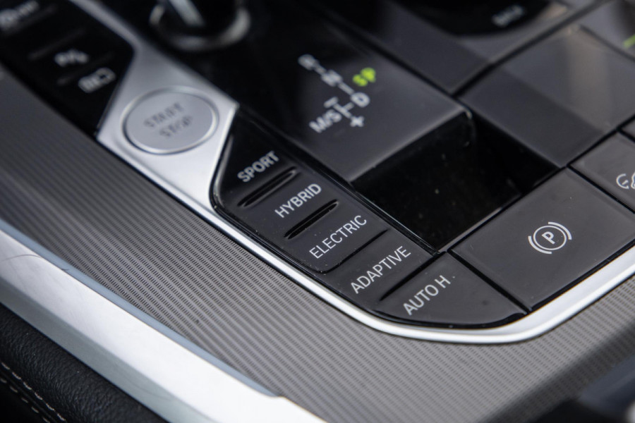 BMW X5 xDrive45e CARPLAY / CAMERA / DEALER ONDERHOUDEN /  LEER / STOELVERWARMING / BLACK ON BLACK