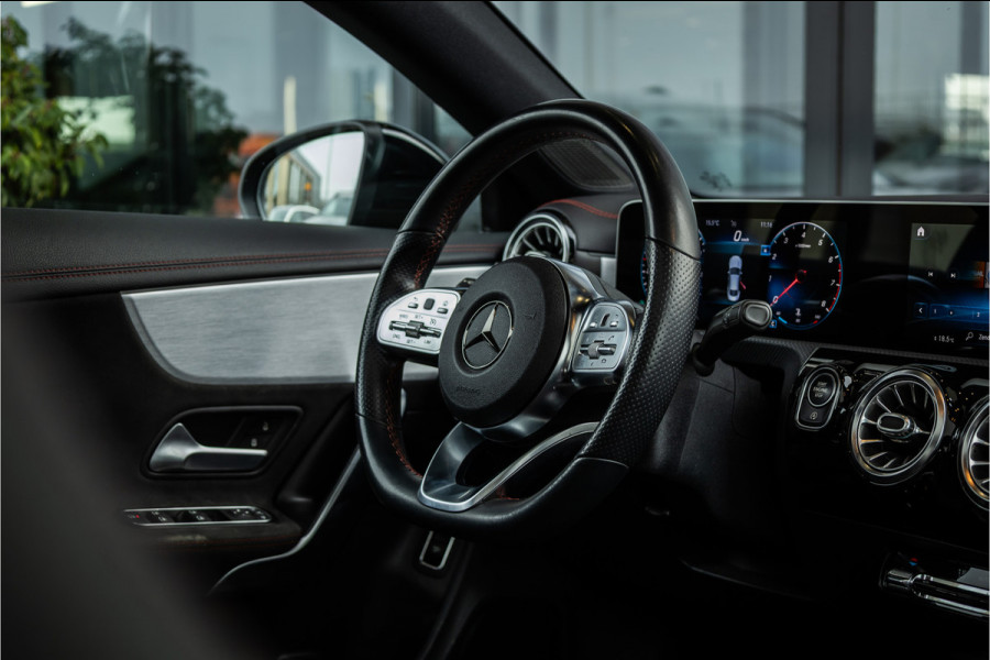 Mercedes-Benz CLA-Klasse CLA250 Premium Plus - AMG Line | Panorama | Camera | Stoelverwarming