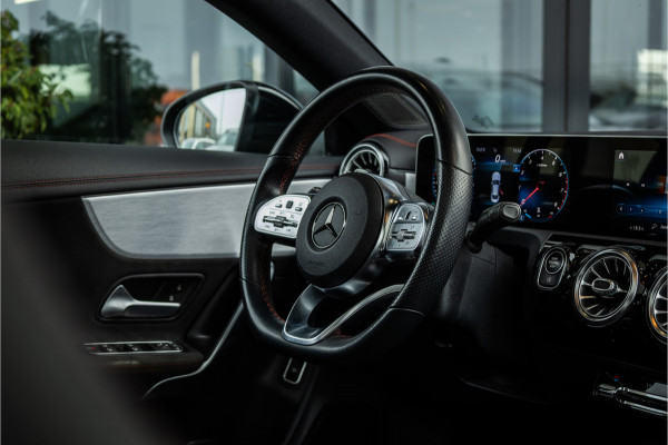 Mercedes-Benz CLA-Klasse CLA250 Premium Plus - AMG Line | Panorama | Camera | Stoelverwarming