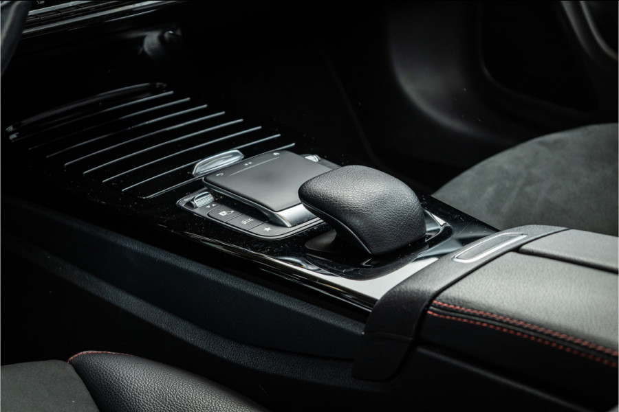 Mercedes-Benz CLA-Klasse CLA250 Premium Plus - AMG Line | Panorama | Camera | Stoelverwarming