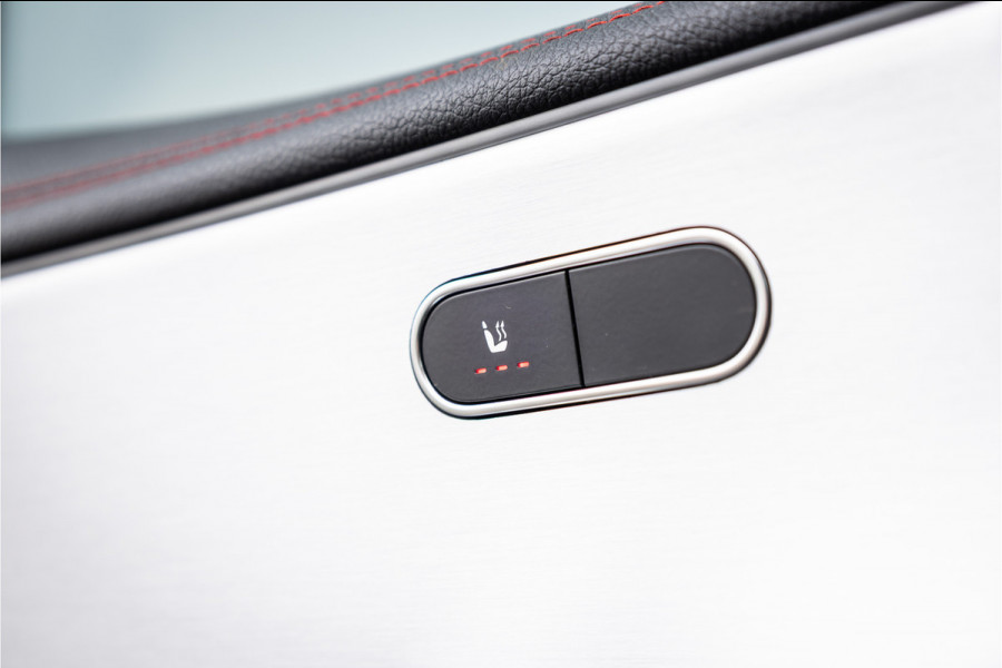 Mercedes-Benz CLA-Klasse CLA250 Premium Plus - AMG Line | Panorama | Camera | Stoelverwarming