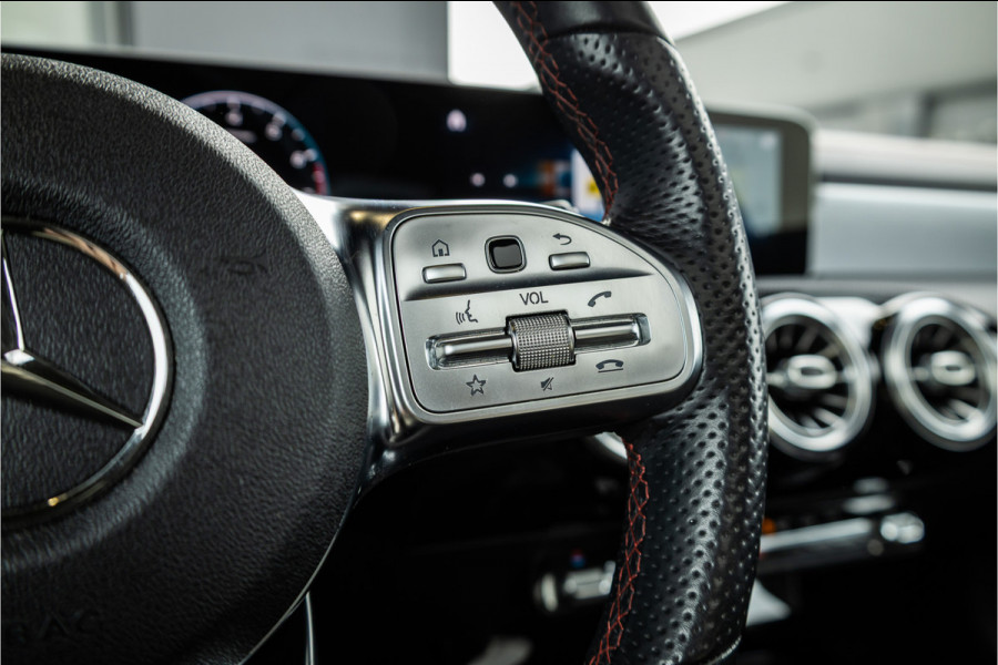 Mercedes-Benz CLA-Klasse CLA250 Premium Plus - AMG Line | Panorama | Camera | Stoelverwarming