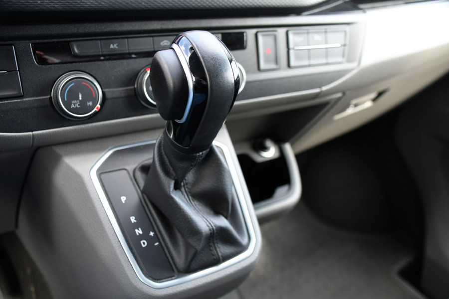 Volkswagen Transporter 2.0 TDI L1H1 30 PB Edition Cruise, Carplay, LED, Multimedia, Sensoren, 150pk, Automaat, Uniek!