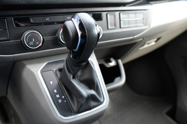 Volkswagen Transporter 2.0 TDI L1H1 30 PB Edition Cruise, Carplay, LED, Multimedia, Sensoren, 150pk, Automaat, Uniek!