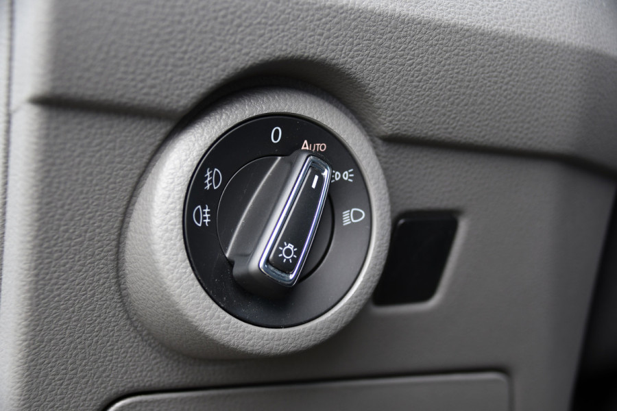 Volkswagen Transporter 2.0 TDI L1H1 30 PB Edition Cruise, Carplay, LED, Multimedia, Sensoren, 150pk, Automaat, Uniek!