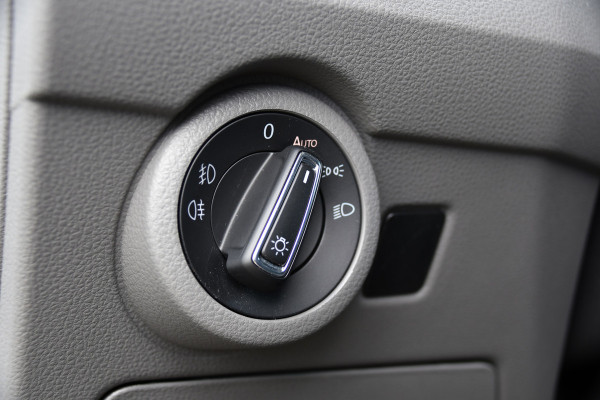 Volkswagen Transporter 2.0 TDI L1H1 30 PB Edition Cruise, Carplay, LED, Multimedia, Sensoren, 150pk, Automaat, Uniek!