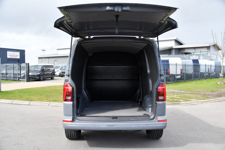 Volkswagen Transporter 2.0 TDI L1H1 30 PB Edition Cruise, Carplay, LED, Multimedia, Sensoren, 150pk, Automaat, Uniek!