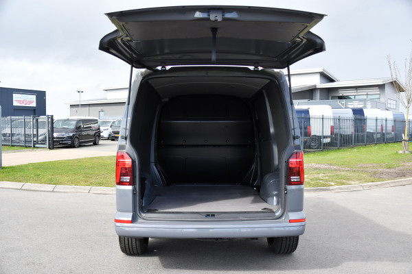Volkswagen Transporter 2.0 TDI L1H1 30 PB Edition Cruise, Carplay, LED, Multimedia, Sensoren, 150pk, Automaat, Uniek!