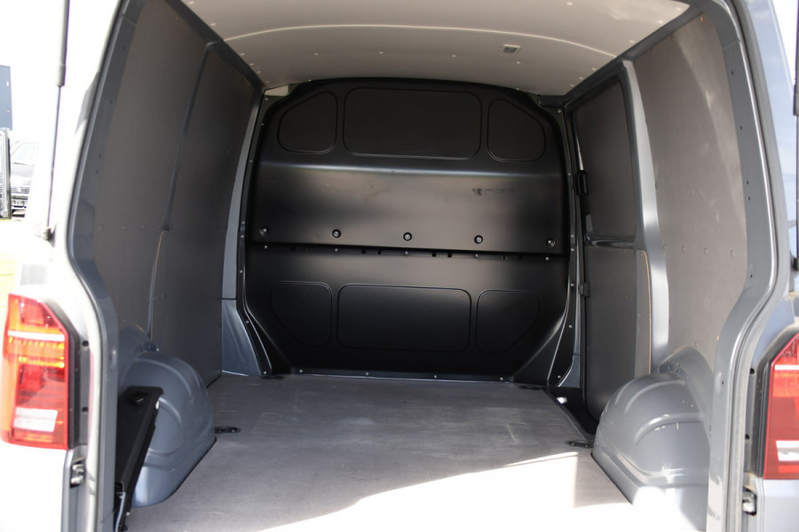 Volkswagen Transporter 2.0 TDI L1H1 30 PB Edition Cruise, Carplay, LED, Multimedia, Sensoren, 150pk, Automaat, Uniek!