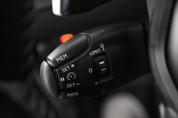 Peugeot 2008 1.2 Active Automaat *1ste Eigenaar*Navigatie*PDC*