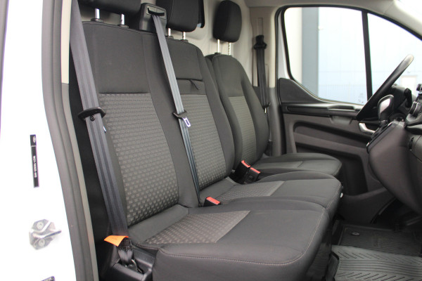 Ford Transit Custom 300 2.0-130PK TDCI L1H1 Trend AUTOMAAT ! Erg nette Transit Custom automaat ! Achterdeuren, Schuifdeur L+R, PDC V+A, Camera, Bijrijdersbank, Stoel- en voorraamverwarming, flitslichten v+a en dak