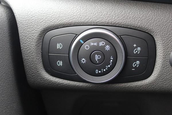 Ford Transit Custom 300 2.0-130PK TDCI L1H1 Trend AUTOMAAT ! Erg nette Transit Custom automaat ! Achterdeuren, Schuifdeur L+R, PDC V+A, Camera, Bijrijdersbank, Stoel- en voorraamverwarming, flitslichten v+a en dak