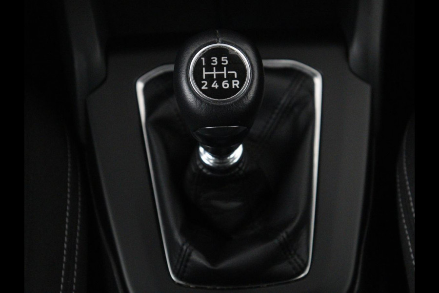 Ford FOCUS Wagon 1.0 EcoBoost Hybrid Titanium | Carplay | Camera | Navigatie | Climate control | Full LED | Parkeerhulp