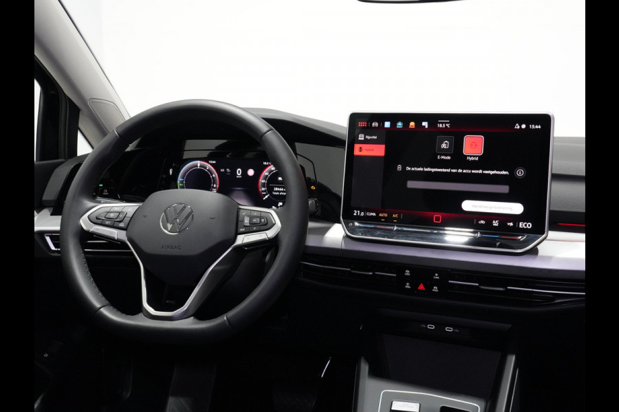Volkswagen Golf 1.5 eHybrid 204pk Life Ed. | 18" Catania | Camera | App-Connect | Full-LED | ACC Demo JK