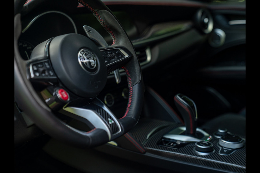 Alfa Romeo Stelvio 2.9 V6 AWD Quadrifoglio | Harman/Kardon | Rosso Competizione | Adapt. cruise | CarPlay | Carbon stuur
