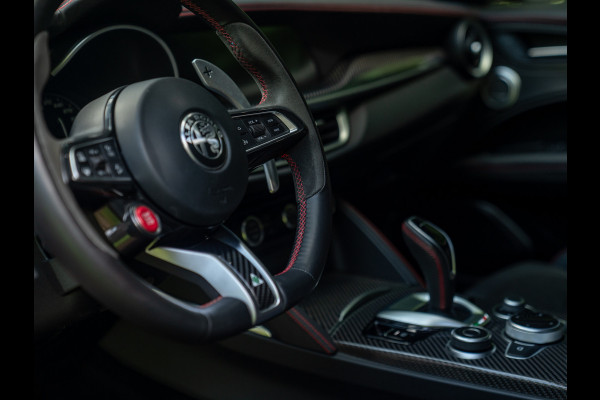 Alfa Romeo Stelvio 2.9 V6 AWD Quadrifoglio | Harman/Kardon | Rosso Competizione | Adapt. cruise | CarPlay | Carbon stuur