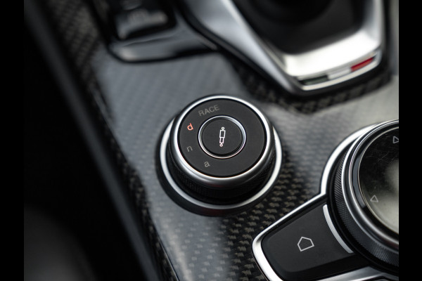 Alfa Romeo Stelvio 2.9 V6 AWD Quadrifoglio | Harman/Kardon | Rosso Competizione | Adapt. cruise | CarPlay | Carbon stuur