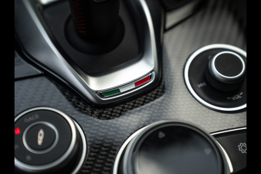 Alfa Romeo Stelvio 2.9 V6 AWD Quadrifoglio | Harman/Kardon | Rosso Competizione | Adapt. cruise | CarPlay | Carbon stuur