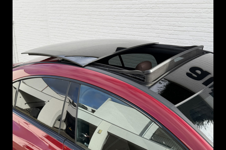 Mercedes-Benz CLA-Klasse 250 e AMG Line Plug in Full-led Matrix Leder Panorama Camera Pdc Sfeerverlichting Trekhaak