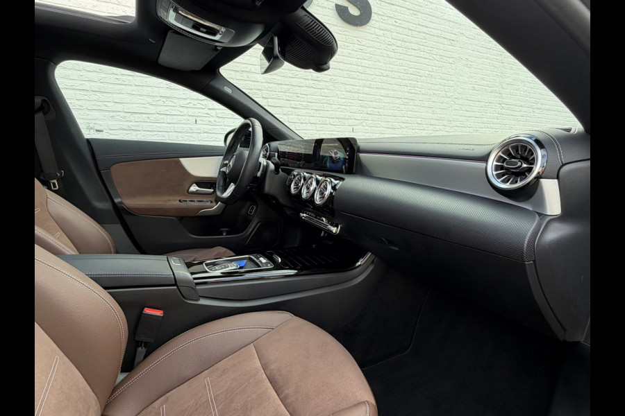 Mercedes-Benz CLA-Klasse 250 e AMG Line Plug in Full-led Matrix Leder Panorama Camera Pdc Sfeerverlichting Trekhaak