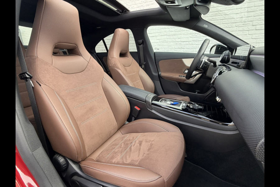 Mercedes-Benz CLA-Klasse 250 e AMG Line Plug in Full-led Matrix Leder Panorama Camera Pdc Sfeerverlichting Trekhaak