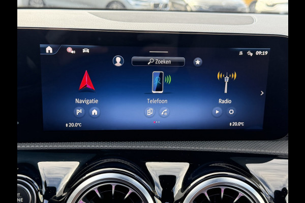 Mercedes-Benz CLA-Klasse 250 e AMG Line Plug in Full-led Matrix Leder Panorama Camera Pdc Sfeerverlichting Trekhaak