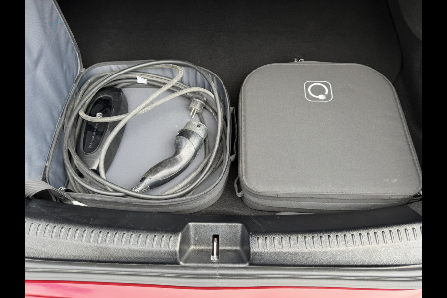 Mercedes-Benz CLA-Klasse 250 e AMG Line Plug in Full-led Matrix Leder Panorama Camera Pdc Sfeerverlichting Trekhaak