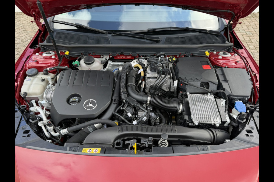 Mercedes-Benz CLA-Klasse 250 e AMG Line Plug in Full-led Matrix Leder Panorama Camera Pdc Sfeerverlichting Trekhaak