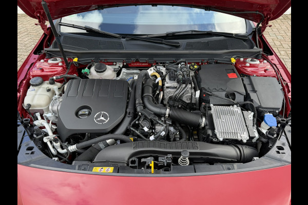 Mercedes-Benz CLA-Klasse 250 e AMG Line Plug in Full-led Matrix Leder Panorama Camera Pdc Sfeerverlichting Trekhaak