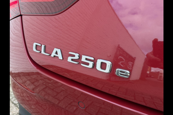 Mercedes-Benz CLA-Klasse 250 e AMG Line Plug in Full-led Matrix Leder Panorama Camera Pdc Sfeerverlichting Trekhaak