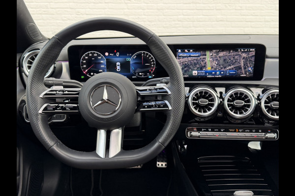 Mercedes-Benz CLA-Klasse 250 e AMG Line Plug in Full-led Matrix Leder Panorama Camera Pdc Sfeerverlichting Trekhaak