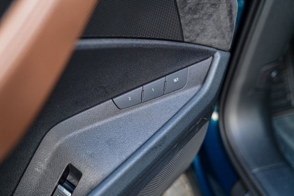 Audi e-tron Sportback 55 quattro Business edition Plus 95 kWh | Panorama | Luxe Leder | Adaptieve cruise | Memory | Clima achter