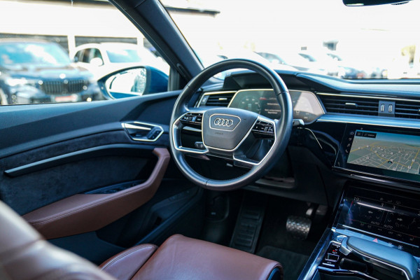 Audi e-tron Sportback 55 quattro Business edition Plus 95 kWh | Panorama | Luxe Leder | Adaptieve cruise | Memory | Clima achter
