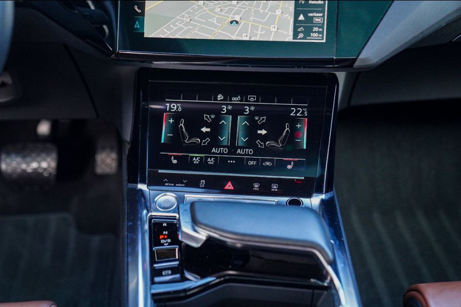 Audi e-tron Sportback 55 quattro Business edition Plus 95 kWh | Panorama | Luxe Leder | Adaptieve cruise | Memory | Clima achter