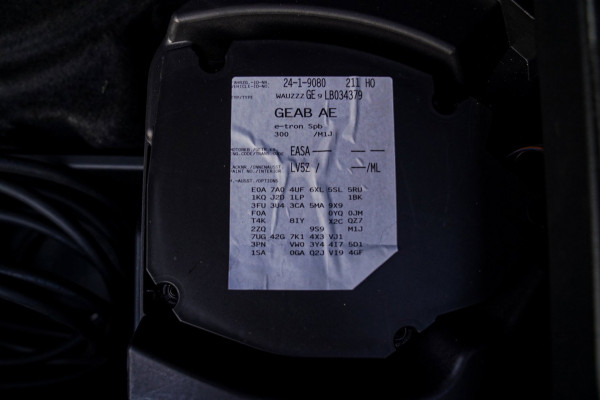 Audi e-tron Sportback 55 quattro Business edition Plus 95 kWh | Panorama | Luxe Leder | Adaptieve cruise | Memory | Clima achter