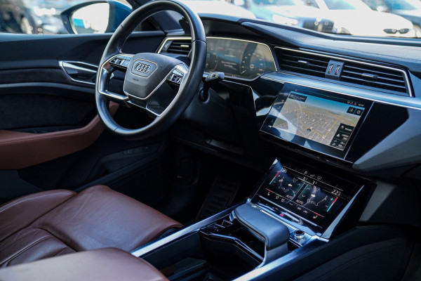 Audi e-tron Sportback 55 quattro Business edition Plus 95 kWh | Panorama | Luxe Leder | Adaptieve cruise | Memory | Clima achter