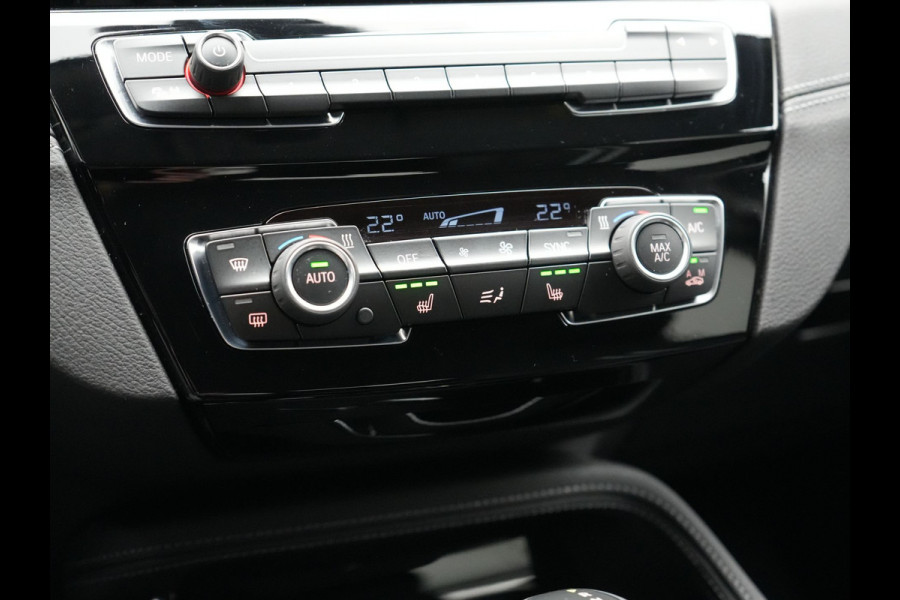 BMW X1 xDrive25e Sportline PHEV 221pk Dealer O.H. | Camera | Sportstoelen Verwarmd | Sfeerverlichting | Keyless | Navigatie | Cruise Control | DAB | Plug In Hybrid |