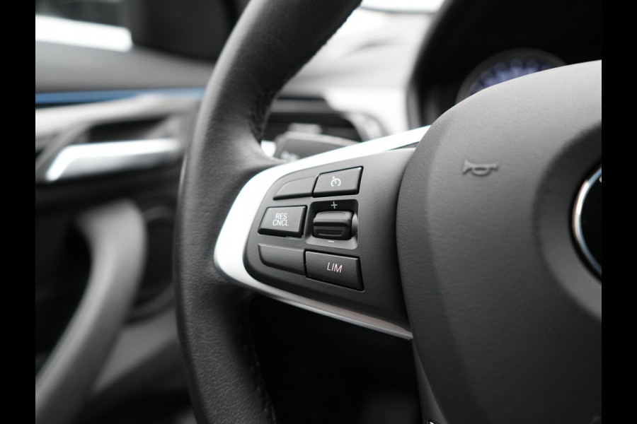 BMW X1 xDrive25e Sportline PHEV 221pk Dealer O.H. | Camera | Sportstoelen Verwarmd | Sfeerverlichting | Keyless | Navigatie | Cruise Control | DAB | Plug In Hybrid |