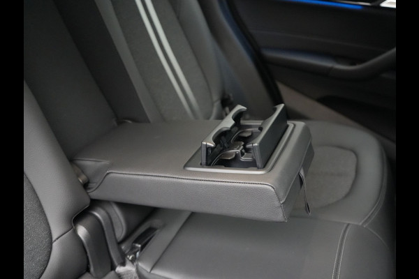 BMW X1 xDrive25e Sportline PHEV 221pk Dealer O.H. | Camera | Sportstoelen Verwarmd | Sfeerverlichting | Keyless | Navigatie | Cruise Control | DAB | Plug In Hybrid |